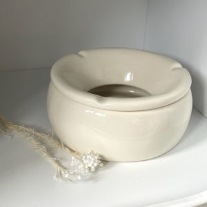 Cendrier en céramique blanc
