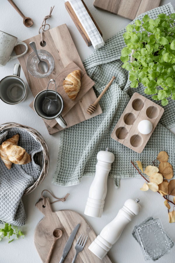 Duo salière et poivrière en bois blanc crème