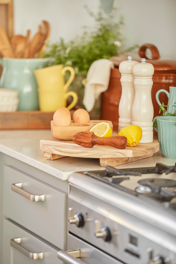 Duo salière et poivrière en bois blanc crème