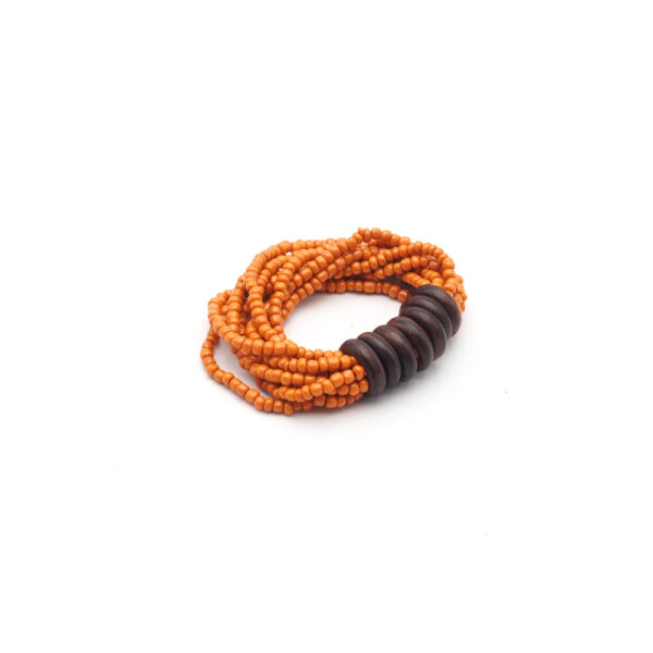 Bracelets en perles et anneaux de bois orange