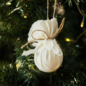 Boule de Noel bonbon écru