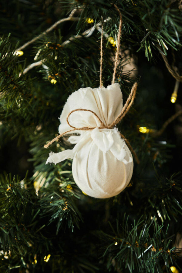 Boule de Noel bonbon écru