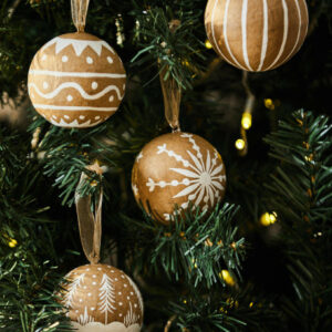 Boule de Noel en papier mâché décor blanc